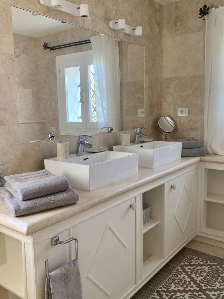 Casa Pantaleo Luxury Villa Bathrooms